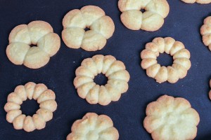Petits biscuits sablés à la presse à biscuits