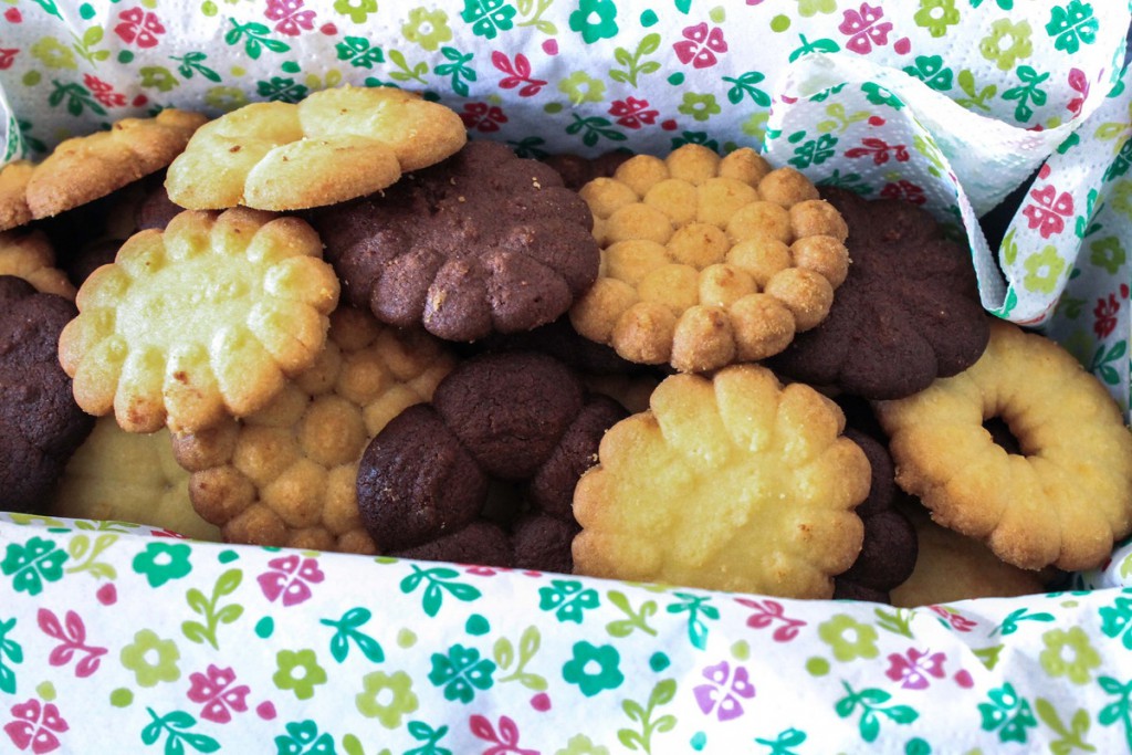 Petits biscuits sablés à la presse à biscuits