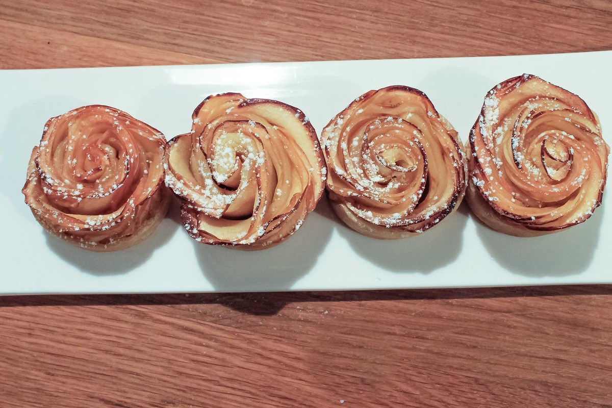 Roses feuilletées aux pommes