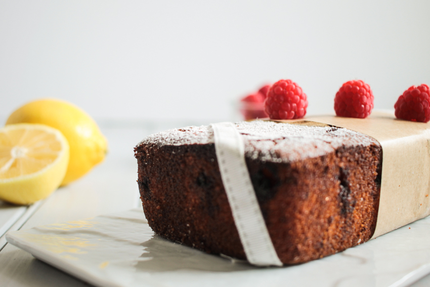 Cake de polenta aux framboises et au citron