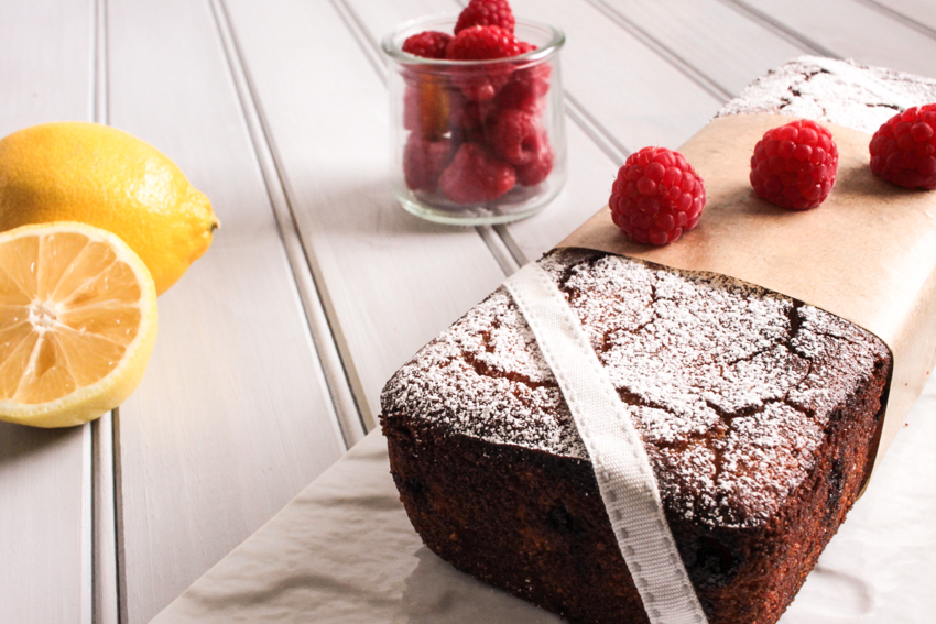 Cake de polenta aux framboises et au citron