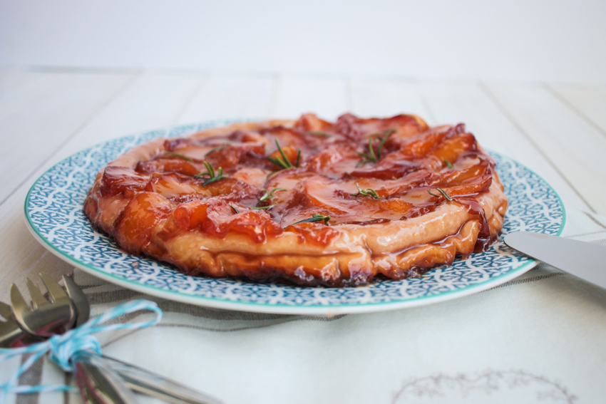 Tarte tatin nectarines et romarin