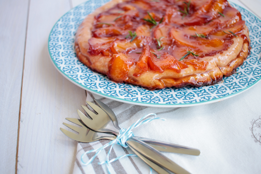 Tarte tatin nectarines et romarin