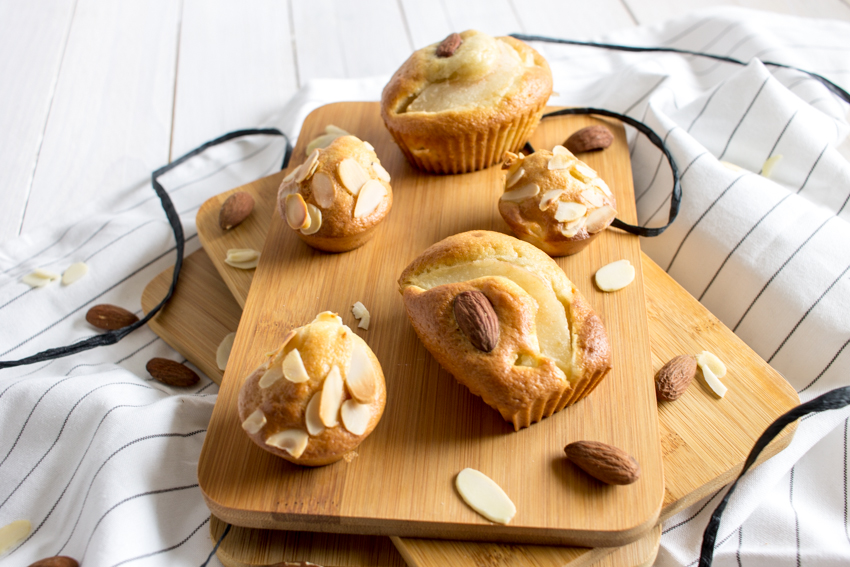 Gâteau au yaourt aux poires comme des financiers