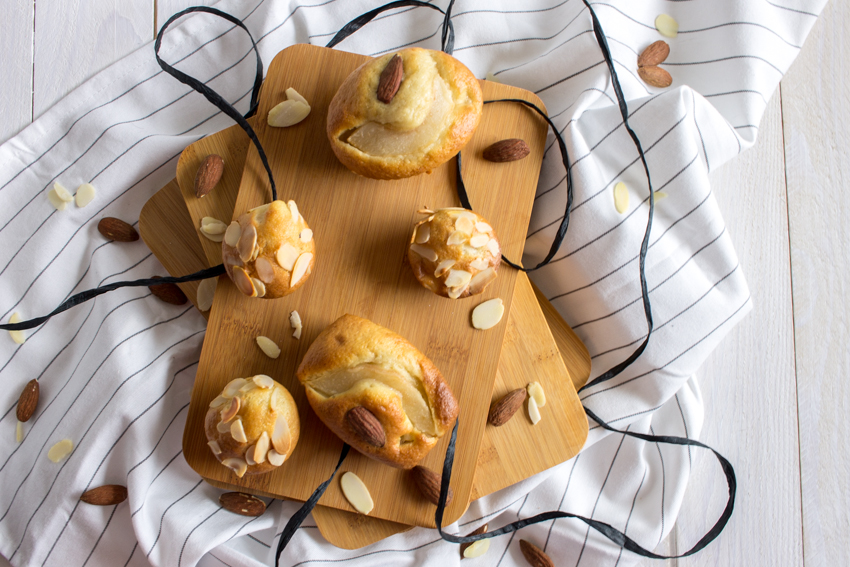 Gâteau au yaourt aux poires comme des financiers