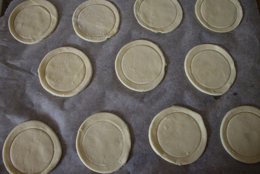 Feuilletés aux abricots et à la crème pâtissière