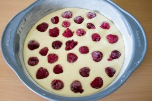 Gâteau moelleux aux framboises et au citron