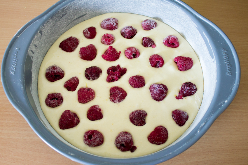 Gâteau moelleux aux framboises et au citron 