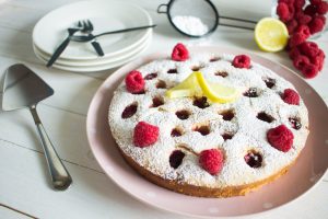 Gâteau moelleux aux framboises et au citron
