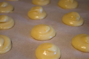 Petits choux au citron meringués
