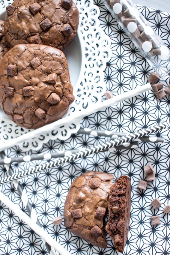 Outrageous chocolate cookies 