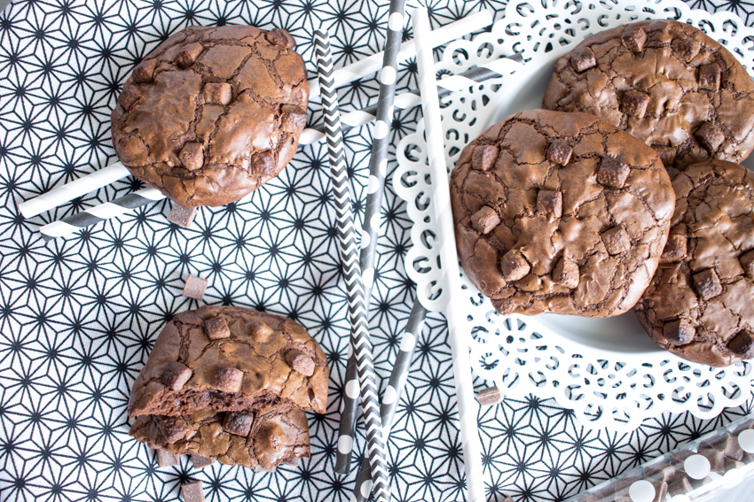 Outrageous chocolate cookies 