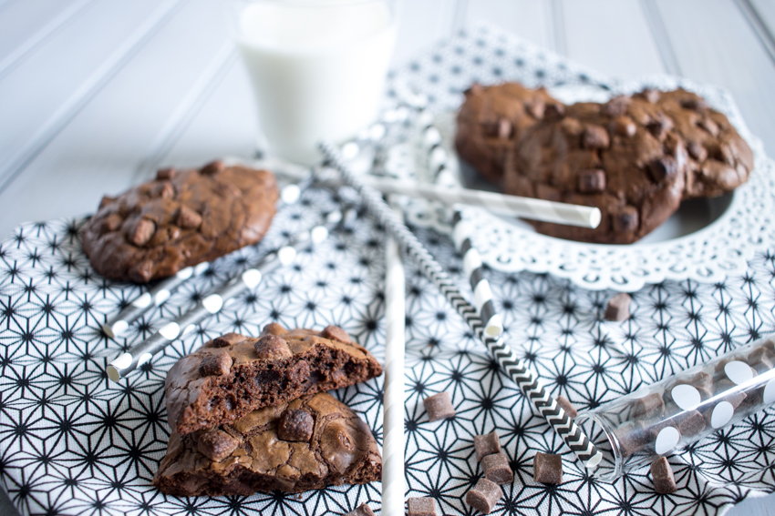 Outrageous chocolate cookies 