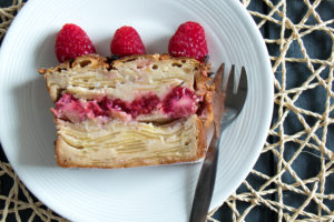 Gâteau invisible pommes framboises cacahuete