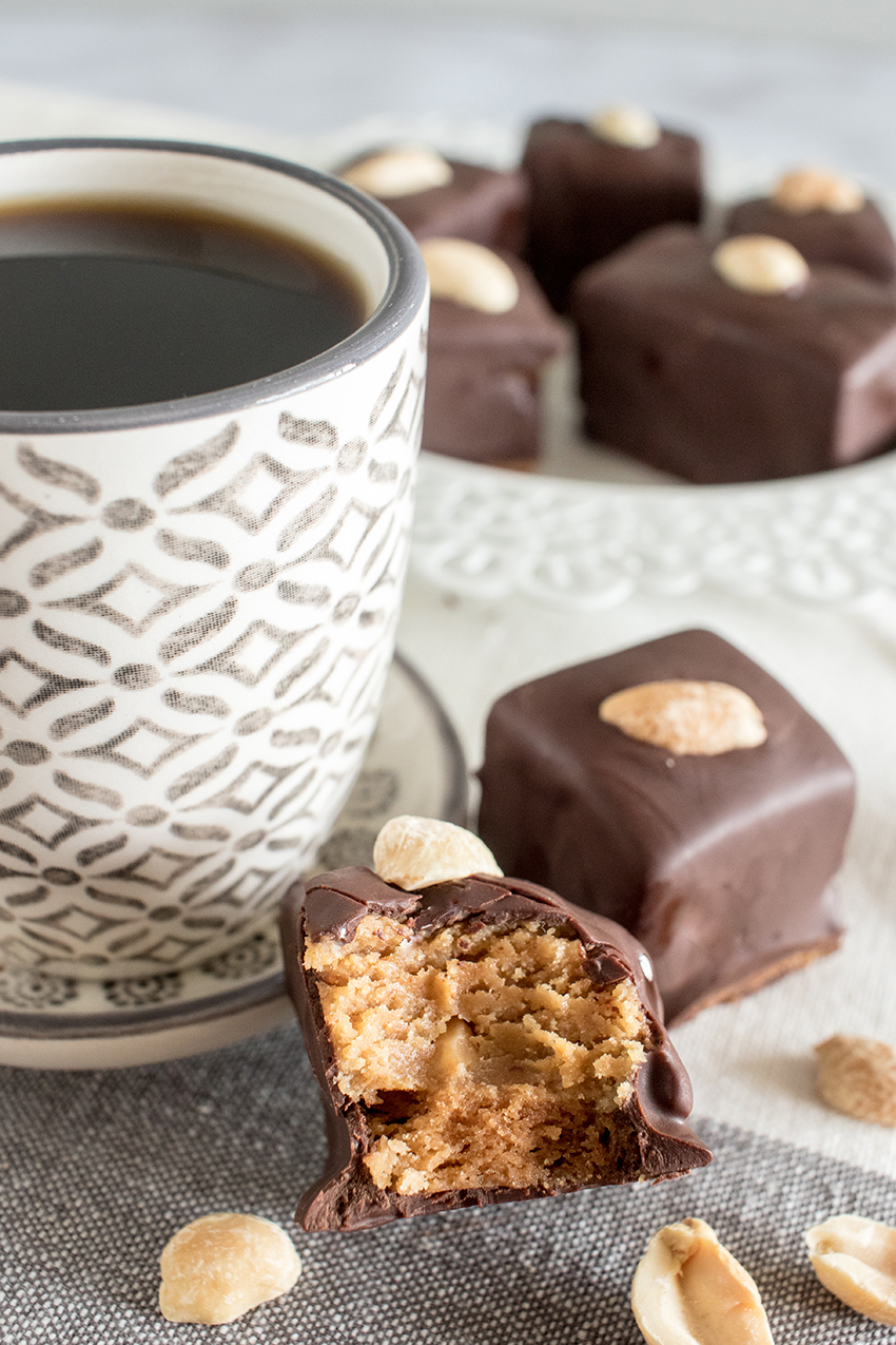 Bouchées caramel et cacahuètes au chocolat