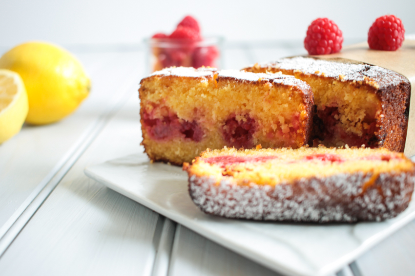 Cake de polenta aux framboises et au citron