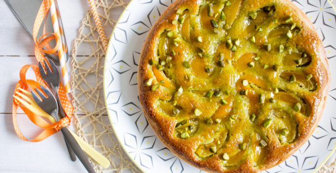 Tarte aux abricots et à la crème d’amandes à la pistache