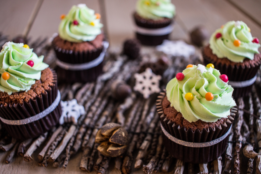 Cupcakes au chocolat façon sapin de Noël