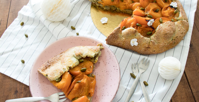 Tarte rustique abricots pistache