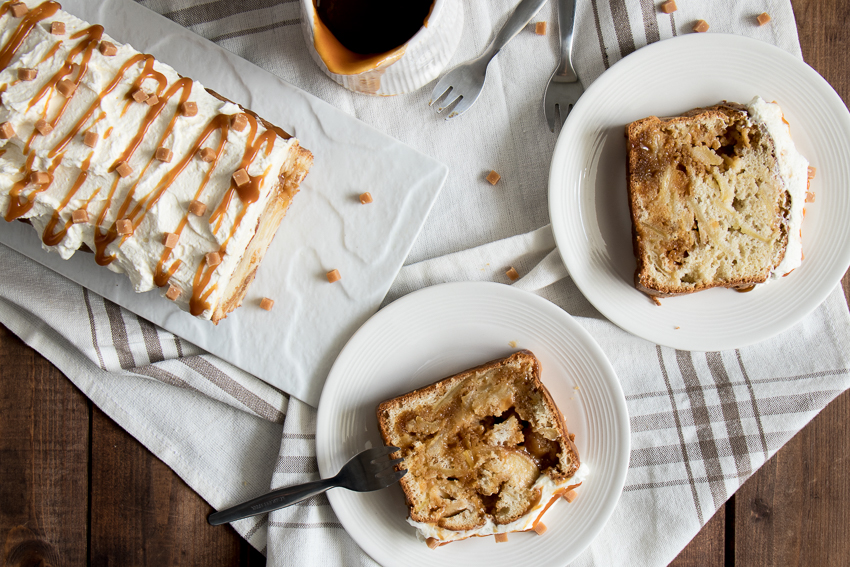 Poke cake aux pommes et caramel